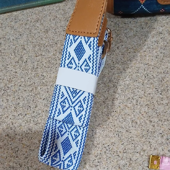 NWT!!! Elegant Blue and Brown Geometric Tote Bag - Picture 8 of 10